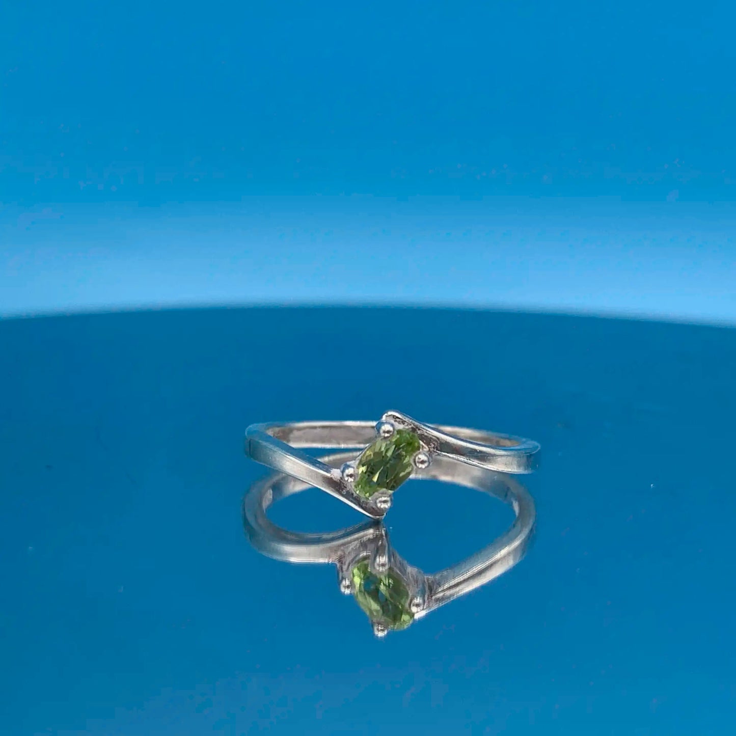 Vintage Sterling Silver-Peridot Ring - Hand-Me-Diamonds