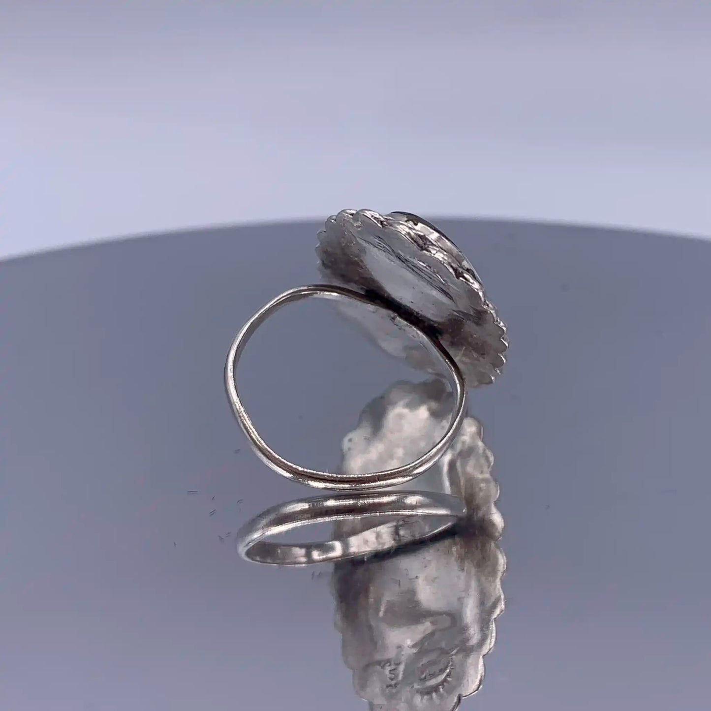 Vintage Navajo-Southwestern Sterling Silver Mother of Pearl Ring - Hand-Me-Diamonds