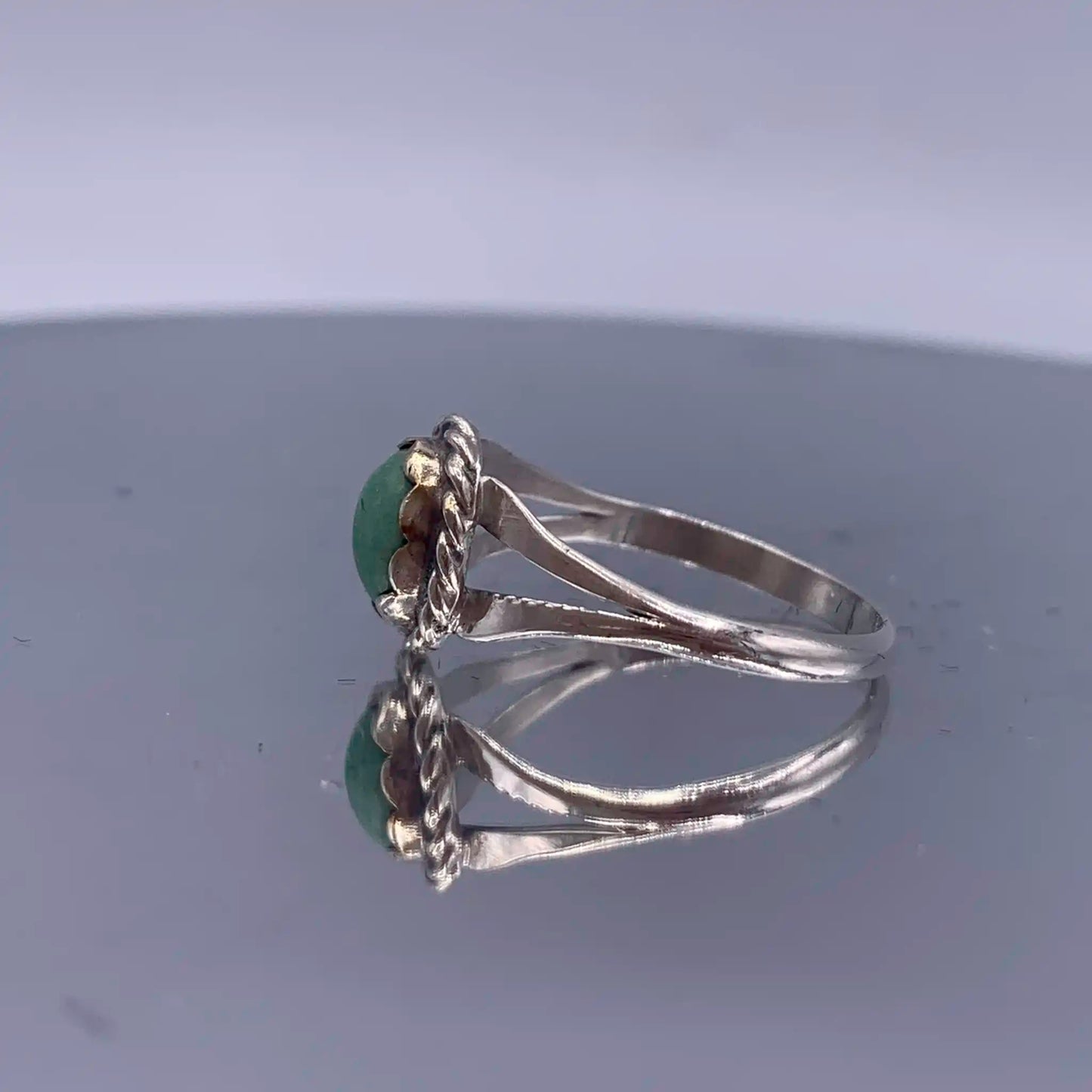 Navajo Vintage-SouthWestern Sterling Silver and Turquoise Ring - Hand-Me-Diamonds