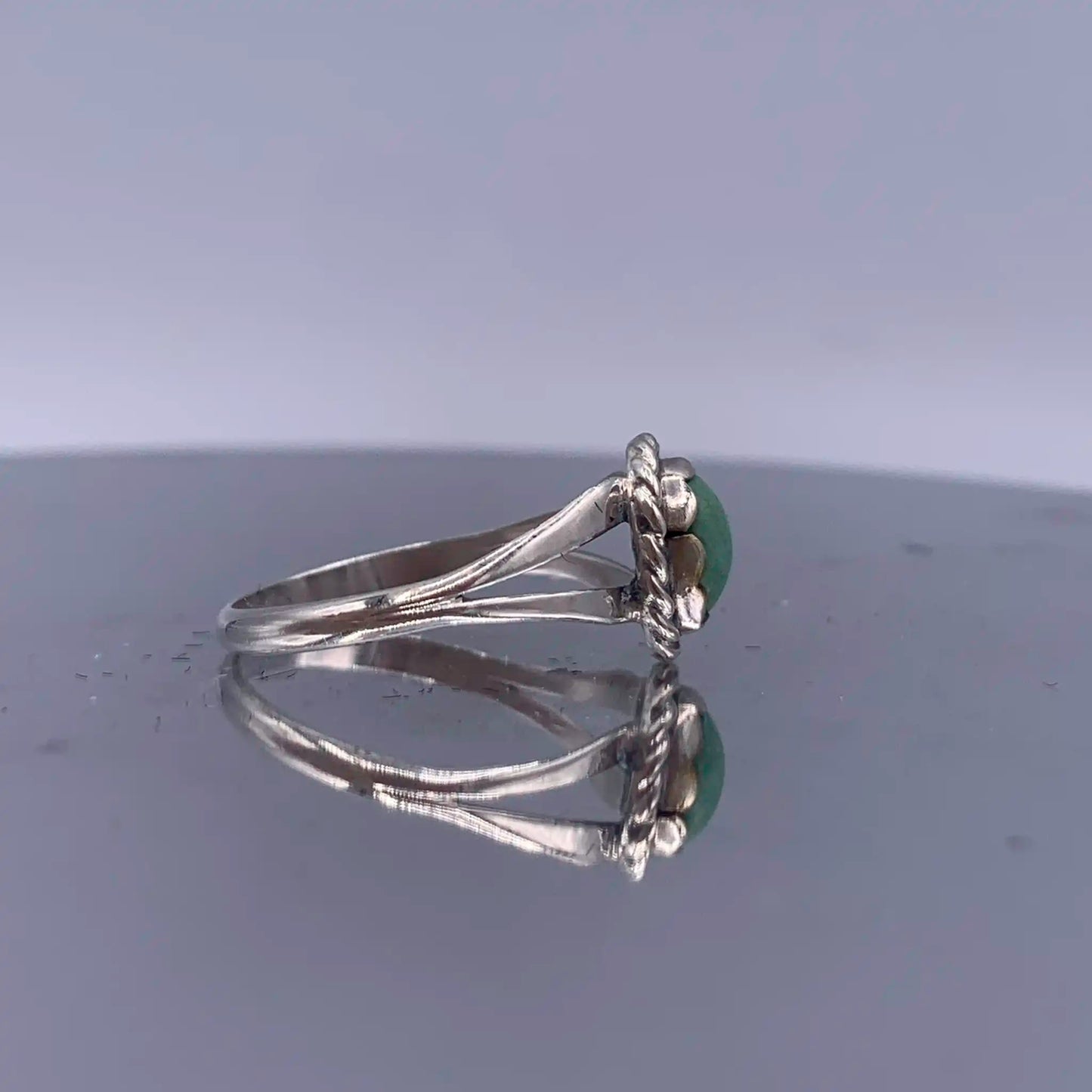 Navajo Vintage-SouthWestern Sterling Silver and Turquoise Ring - Hand-Me-Diamonds