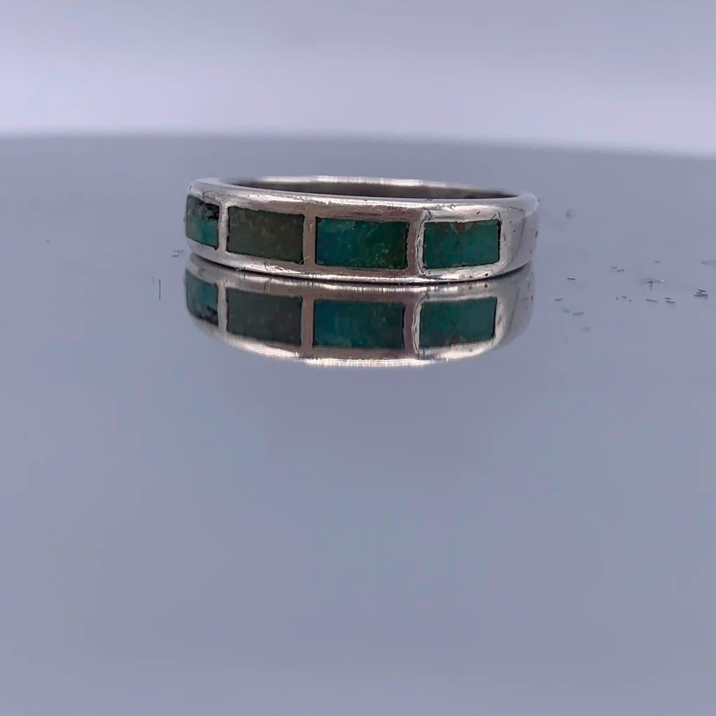 Vintage Navajo-SouthWestern Sterling Silver Turquoise Ring - Hand-Me-Diamonds
