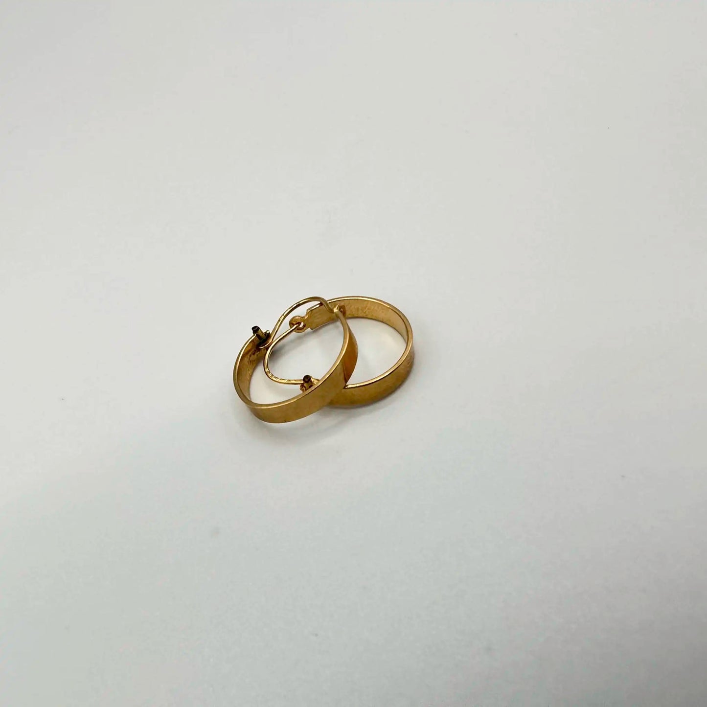 Vintage 14k-Gold Hoop Earrings - Hand-Me-Diamonds