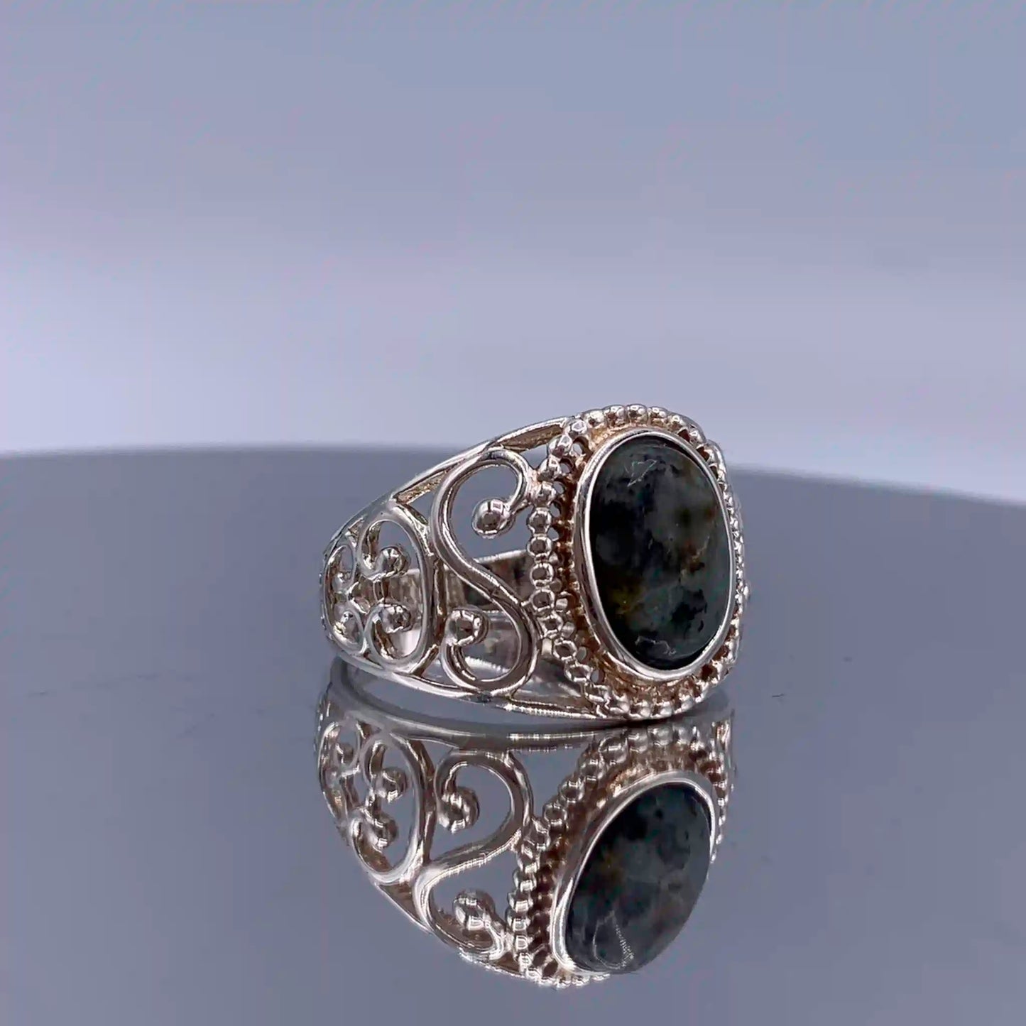 Vintage Sterling-Silver Leopardskin Jasper Cabochon Open-Work Ring - Hand-Me-Diamonds