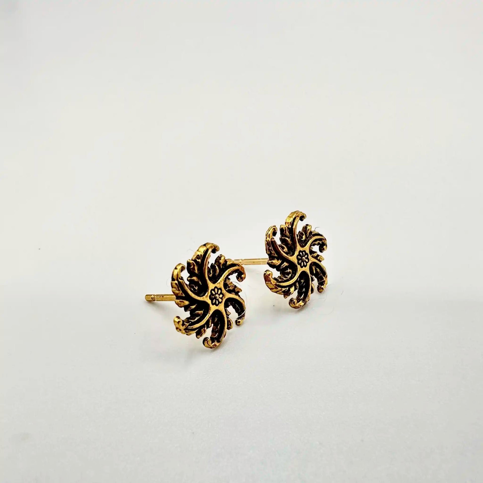 Vintage 14k Gold-Starfish Earrings - Hand-Me-Diamonds