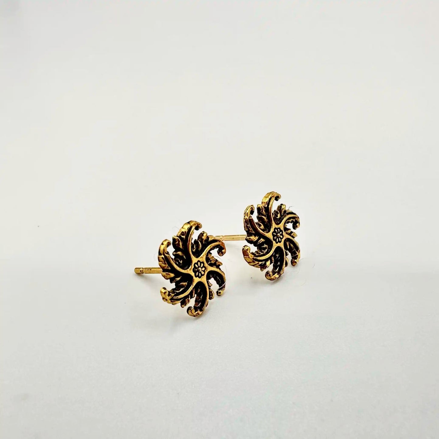 Vintage 14k Gold-Starfish Earrings - Hand-Me-Diamonds
