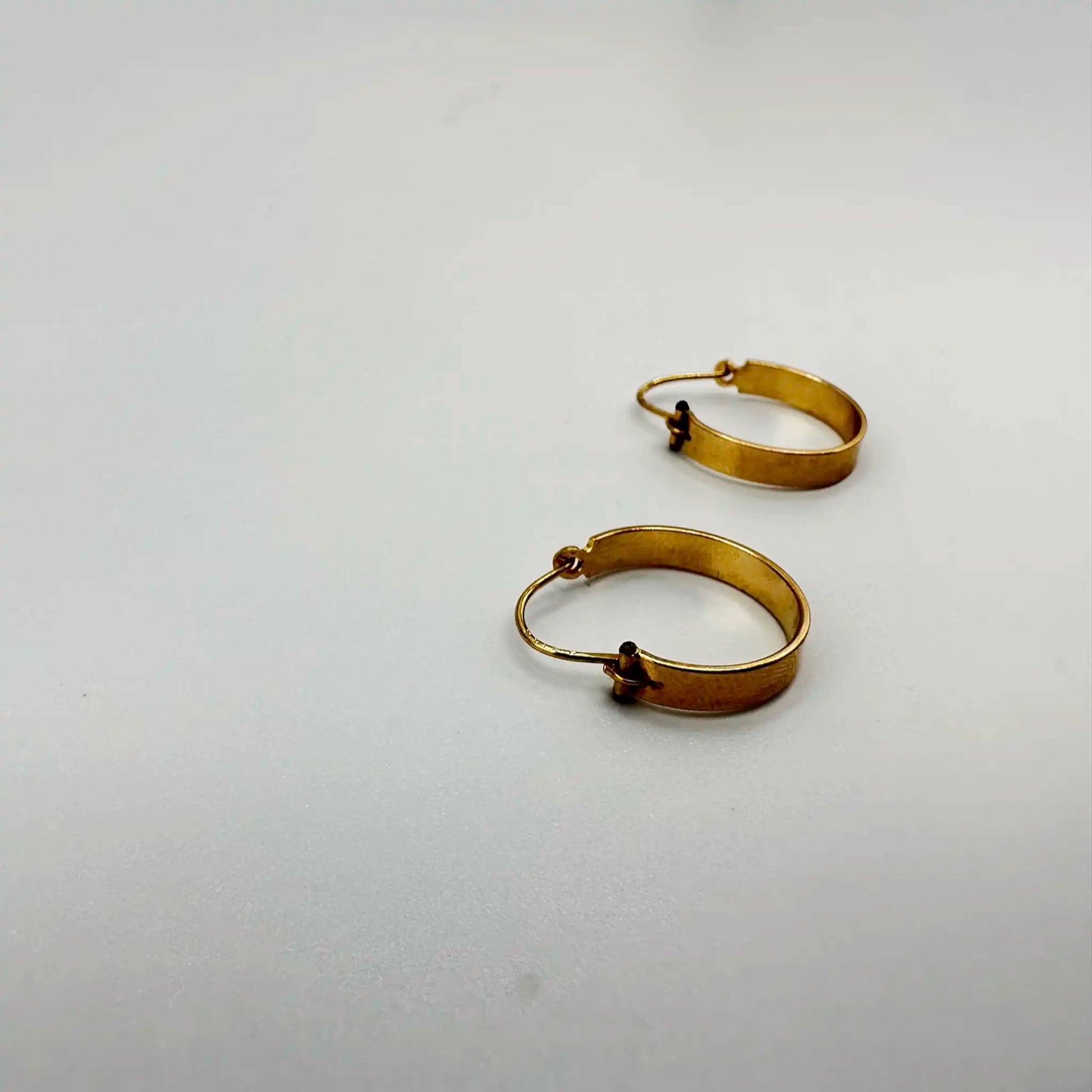 Vintage 14k-Gold Hoop Earrings - Hand-Me-Diamonds