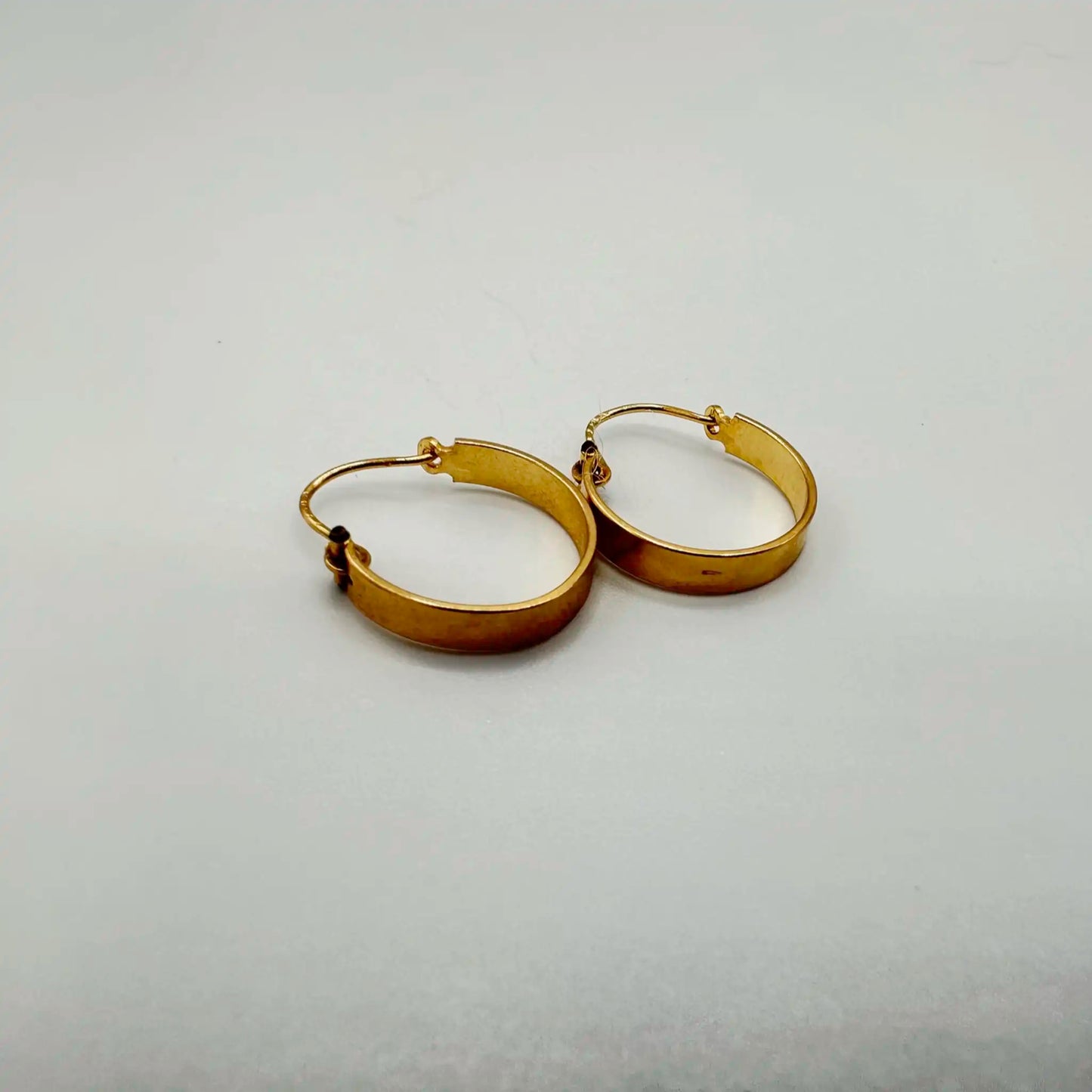 Vintage 14k-Gold Hoop Earrings - Hand-Me-Diamonds